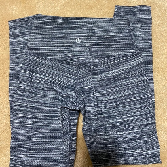 Lululemon align size 4 never been worn - Picture 2 of 2